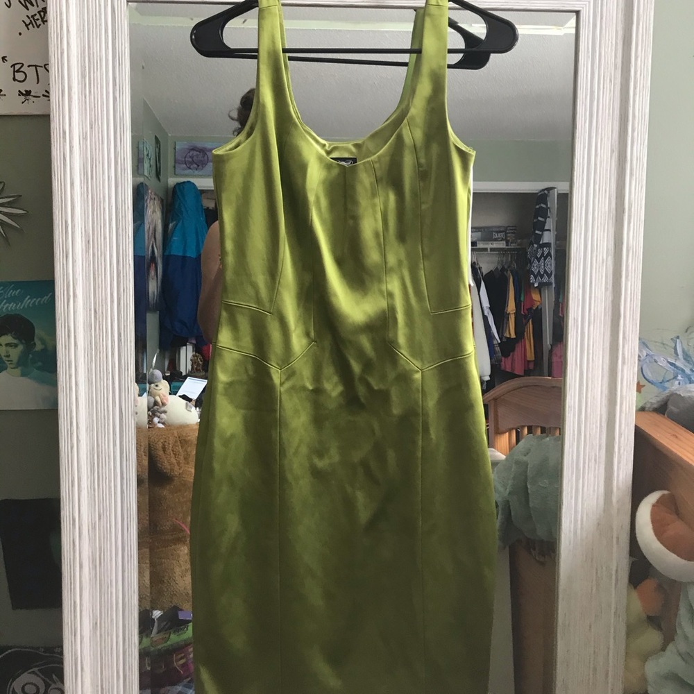 🌸 Green Jax dress size 8